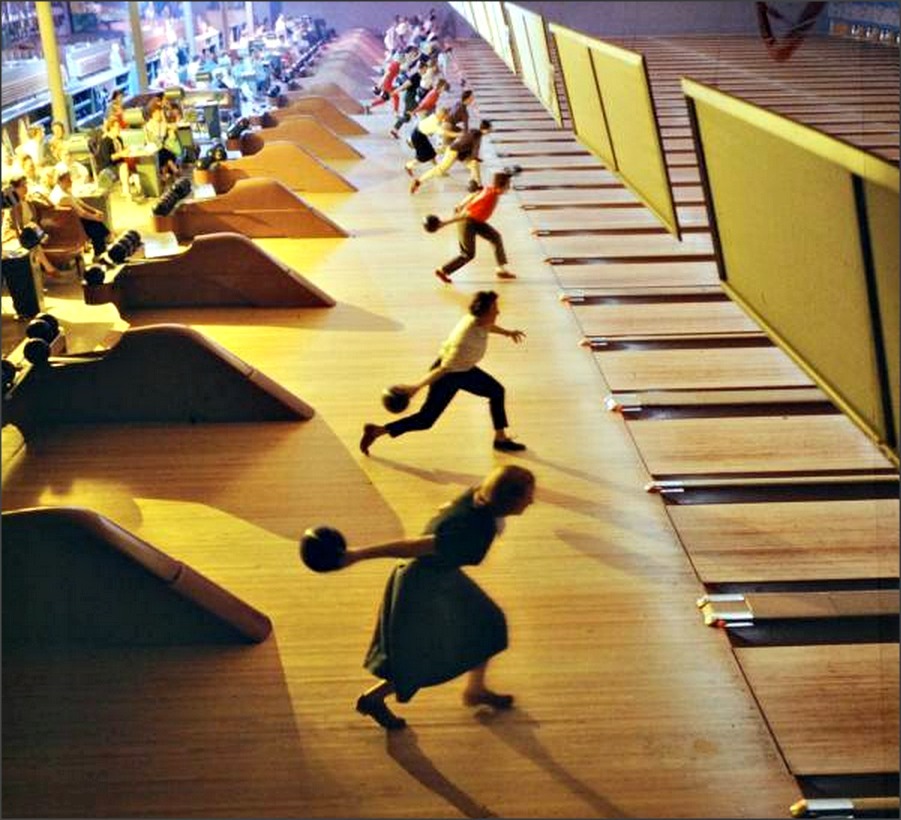 1950sunlimited:  Bowlin’ Night c.1950s Ralph Crane 