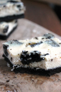 fullcravings:  Oreo Cheesecake Bars