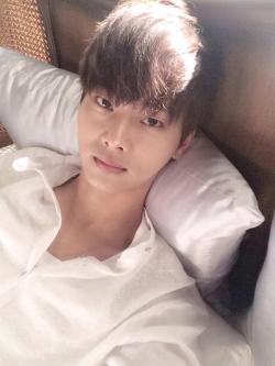 fyeah-vixx:  N (@CHA_NNNNN):  기적같은 만남. 723일째.. 반갑고 반갑습니다!  A miracle-like meeting. 723rd day.. Good to see you! Trans. cr: fyeah-vixx