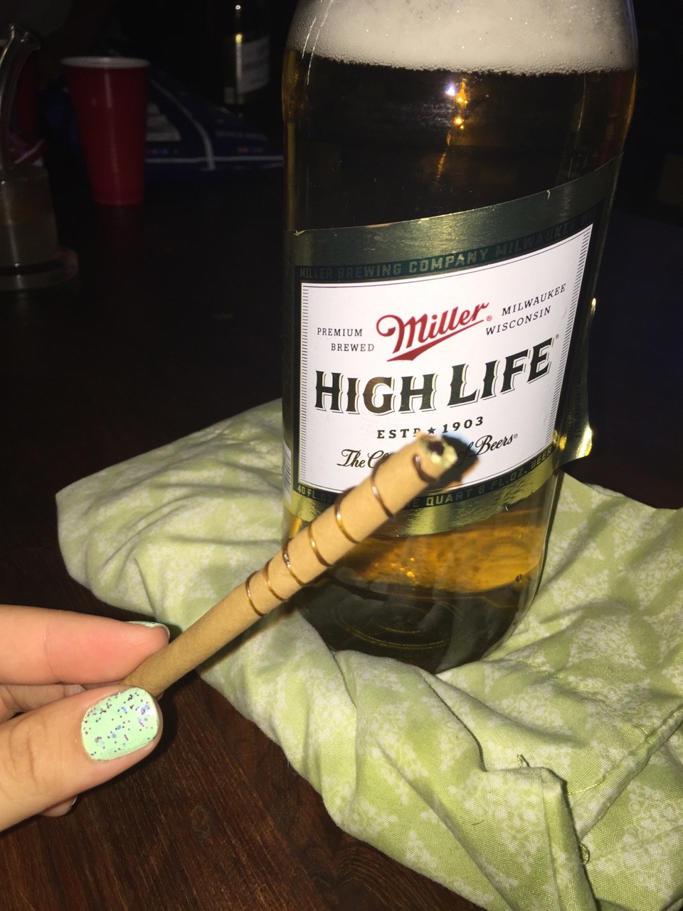 veraisastoner:  A Friday isn’t complete without a blunt and a forty 