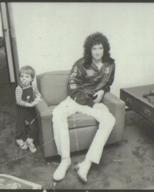 CREDIT@freddie_mercury_mr_bad_guy 