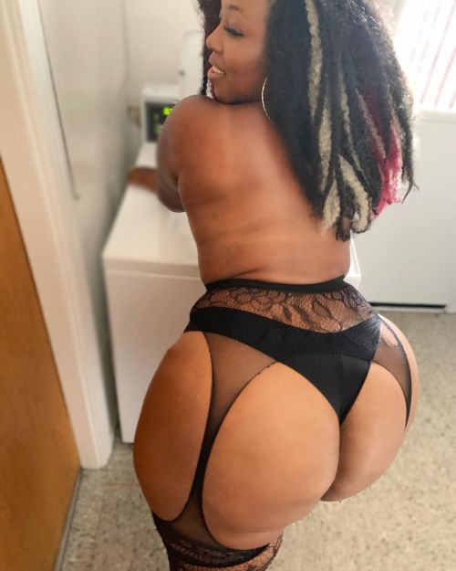 bigbootydepot:   crystalwiththecurves  
