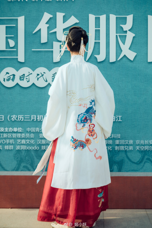 New 2019 modern Hanfu by @司南阁汉服 ​​​​