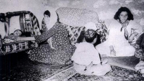 Kurdish Jews in their home in Seneh, Eastern Kurdistan, 1977. (via The Jews of Kurdistan: Daily Life