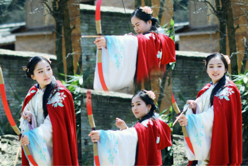 dressesofchina: Shooting arrows in hanfu. I love her cape!
