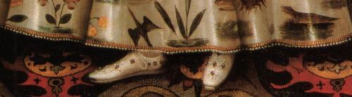 : &ldquo;Hardwick Hall Portrait&rdquo; of Elizabeth I - details