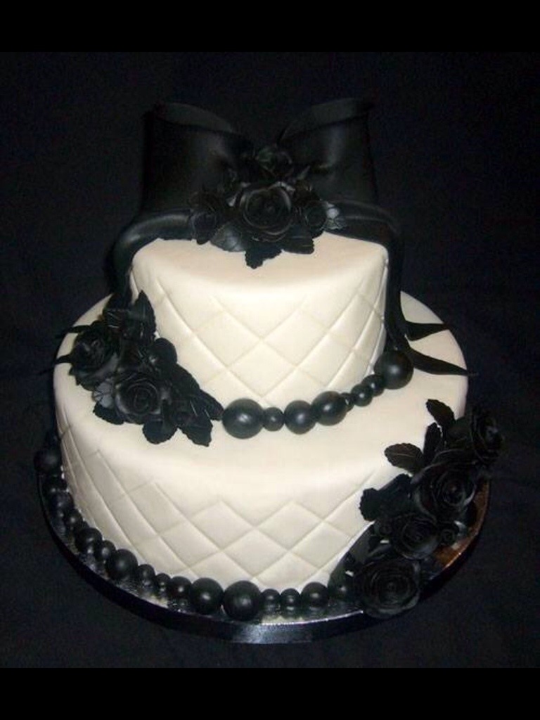sacre-phantasm:  Goth wedding cakes