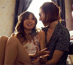 wayhaughtshipper:Kat: “I know one of my favorite scenes from this season was actually the scene, the “sorry” scene, where all the sorry balloons…and you’re like sitting on my lap.” (x)