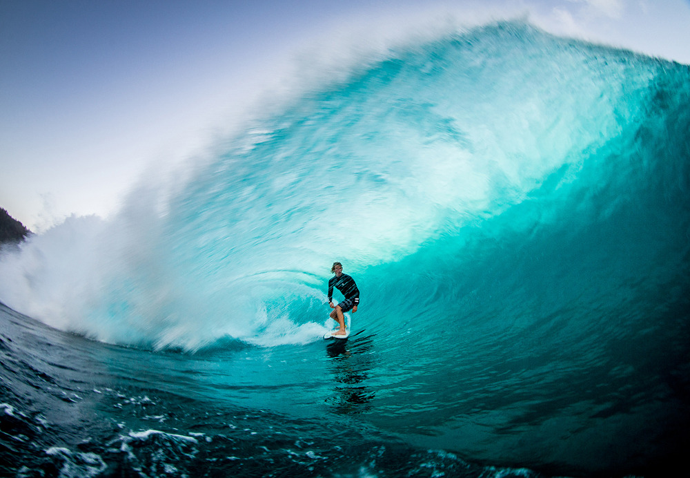 highenoughtoseethesea:Kawai Lindo, Nate Florence, John Florence - Deep and deep.Photos: