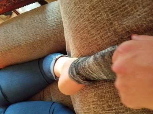 turkishwifefeet:  snoop07:AJ this is a perfect example of a married woman’s feet in socks for a loong day. the sweat, the hard skin and beauiful dark balls of toejam makes me think of smelly wife feet.