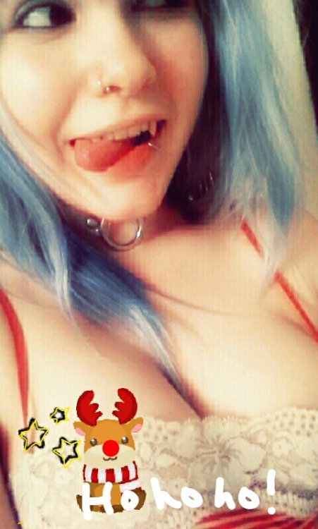 moonbubbletea: So i love my @kittensplaypenshop choker very much even tho its rly simple. (♡˙︶˙♡)