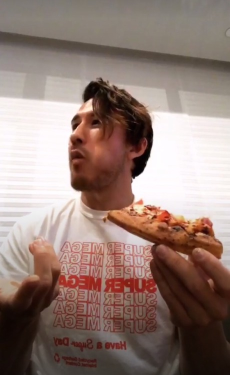 markxsepticxpie:  My dream has come true  Thank you @markiplier for at least trying  IVE ALREADY TRIED ITMANY TIMES BEFORE THISThis is me CONFIRMING that I hate it.