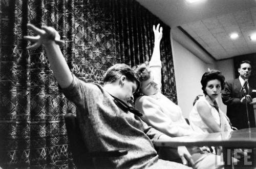 Demonstration of hypnosis(Al Fenn. 1958?)