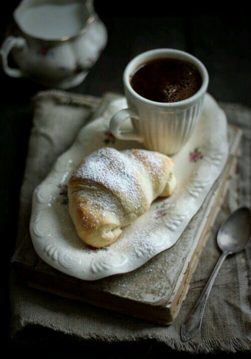 denim-and-chocolate:  Morning has broken …