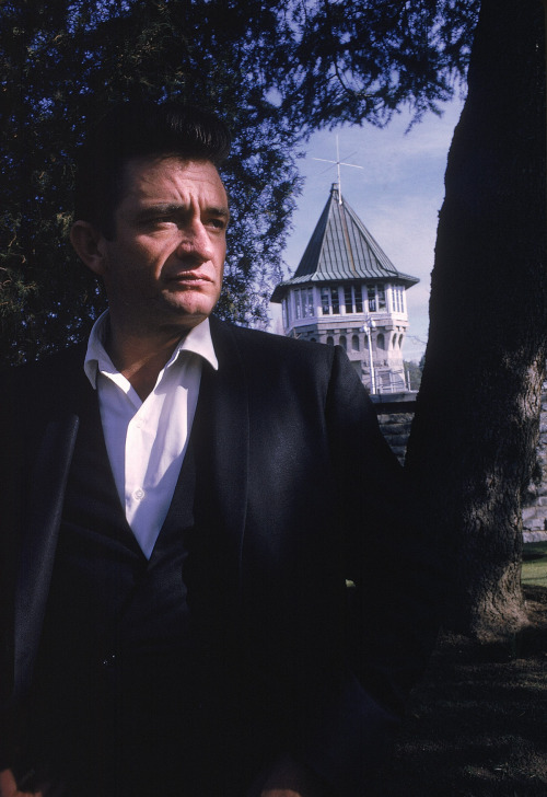 awhirlpoolofinspiration:  Johnny Cash at adult photos