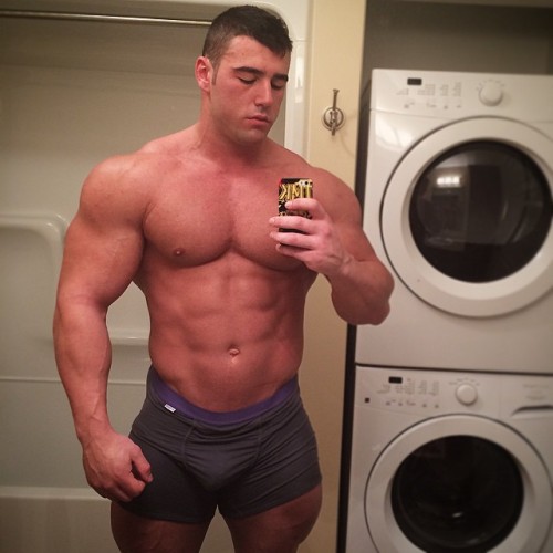 alphamusclehunks:Johnny Doull.His massive muscles and big fucking bulge make me so hard.