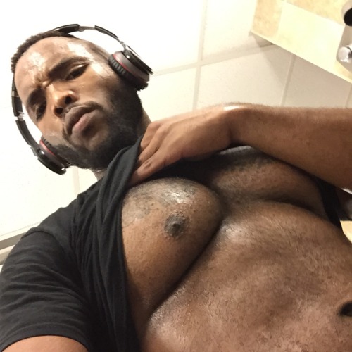 missinglinc:  itsjusthai:  Cross Fit Saturdays   His chest is my favorite thing right now.