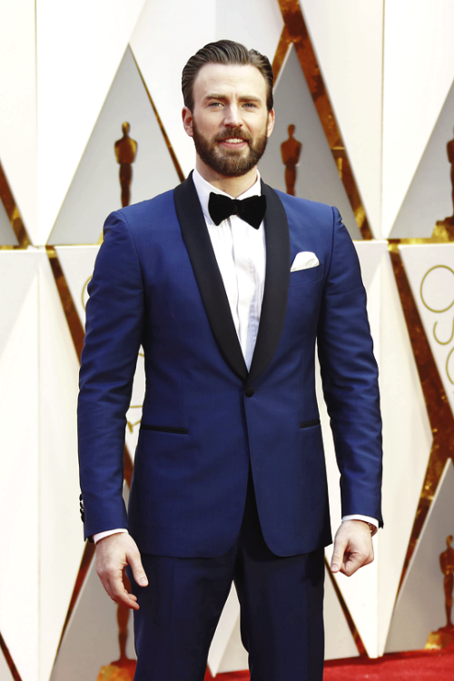 chrisevansedits: Chris Evans arrives at the 89th Annual Academy Awards at Hollywood &amp; Highland C