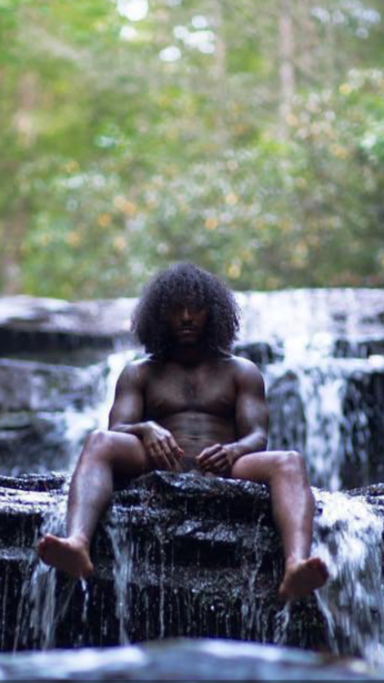 sevenonetree: Lloyd naked album cover shoot