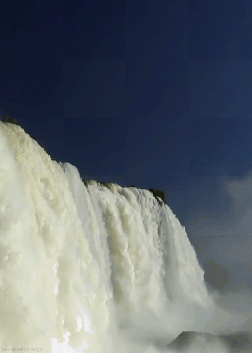 loverofbeauty:  Iguazu Falls, on the border of Argentina and Brazil