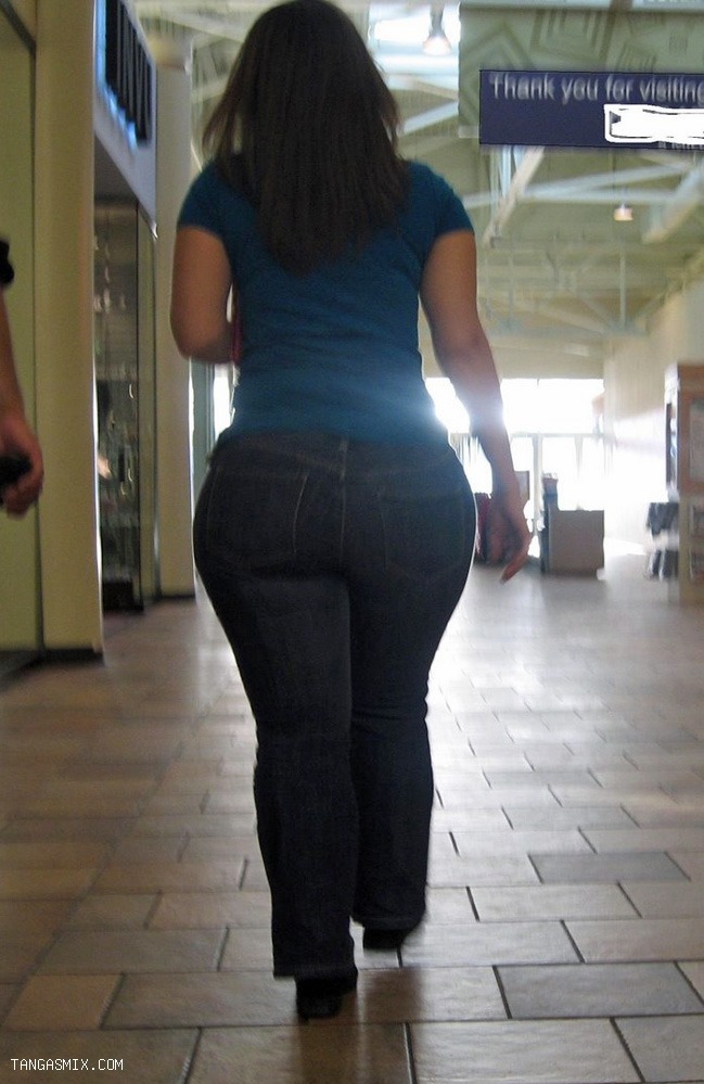 mexpwr:  pearhub:  #pear shaped  #big butt    One fine ass  Outstanding !!!!!