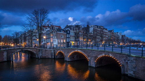 Amsterdam at blue hour by Yann OG flic.kr/p/2iZvvag