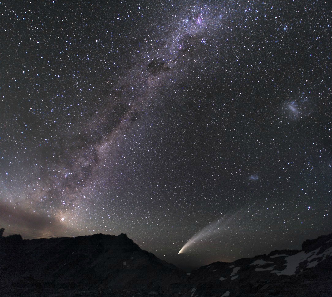 spaceexplorationphotography:  Comet McNaught Source: http://imgur.com/AFUzW