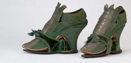 candycloth:Bata Shoe Museum - Shoes with clog English, dated 1710-1730 but probably earlier due to t