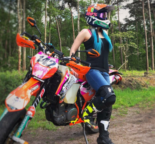 Happy #supermotosaturday with the beautiful & badass @misshaby  #motocrossbabes