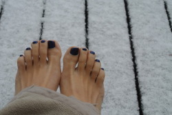 snoopythatsme:  hippie-feet:  First snow… ❄️  Yes 