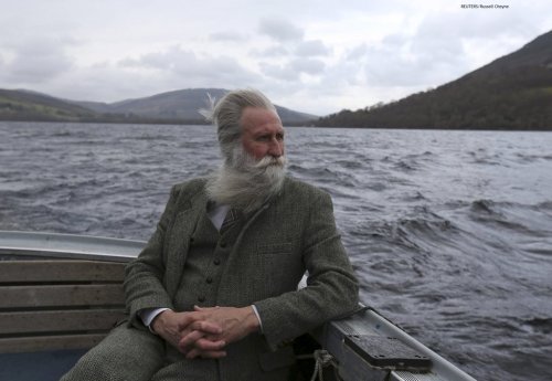 moonlandingwasfaked: gaslampsglow:redditfront:Adrian Shine, the leader of the Loch Ness Project, loo
