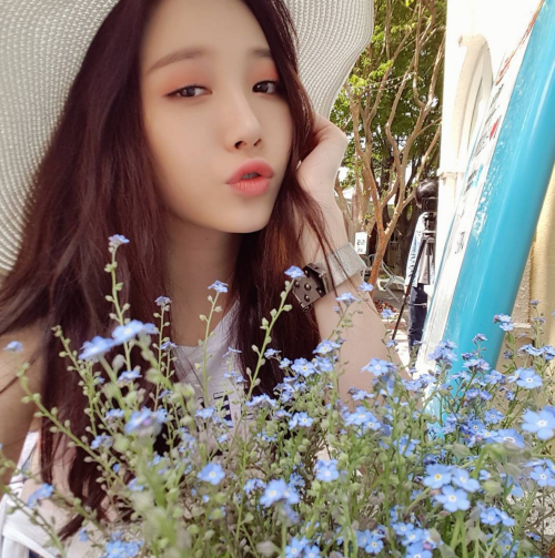 ahn-f:  me takin pics of myself