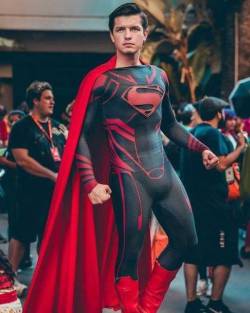 jobbercomics:  sexy superboy.