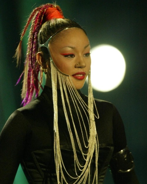 evilrashida:I’ve always been obsessed with what Mutya Buena wore to the Brit awards in 20