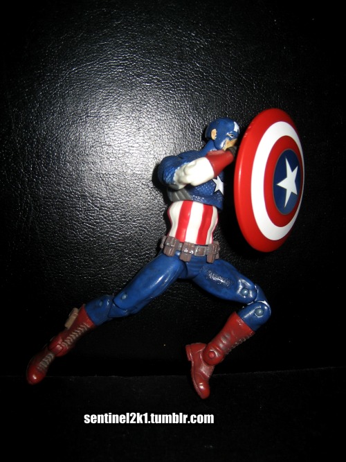 Marvel Universe: Captain AmericaA personal favorite. Although it’s not the classic look, the figure 