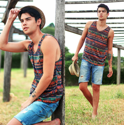 valley-of-design:Haas Young Wear (by Vini Uehara)