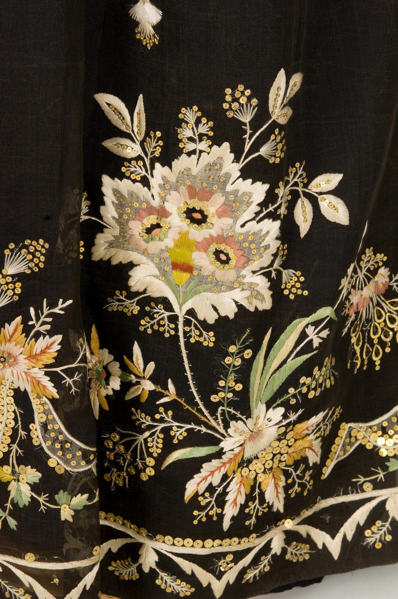 ephemeral-elegance:Organza Gown, ca. 1800-10via Imatex  Marry me in this..