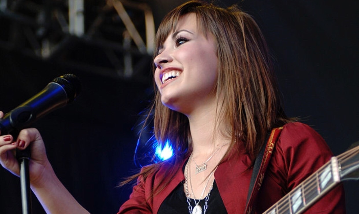 demetralovato:  MY POOR LOVATIC HEART.  Her glo up is so real tho.