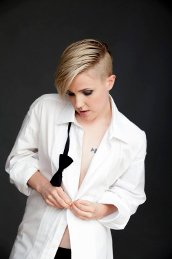 snacksandharts:  Hannah Hart for Diva Magazine