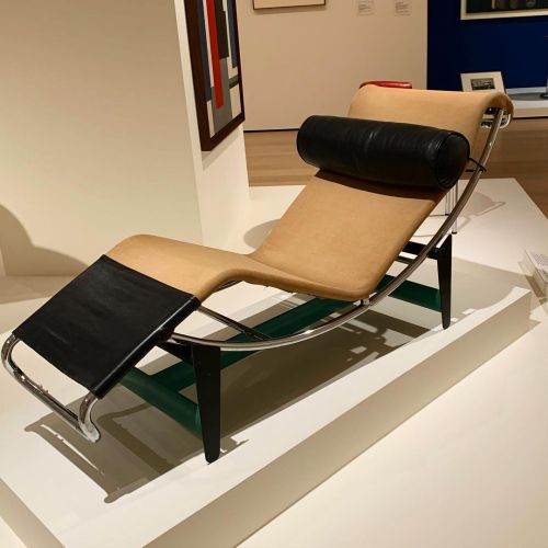 Chaise Longue LC4 by Le Courbusier is as beautiful as it is comfortable. My favorite non-major cours