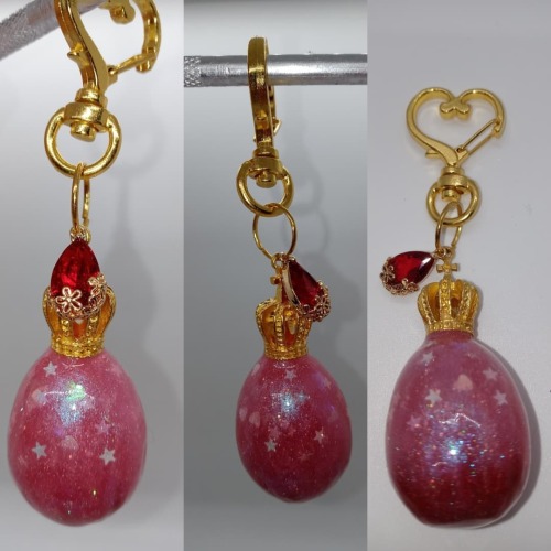 Rose & Crimson Royal Egg + Red Teardrop charm w/ Gold Trim - One solid color didn’t look a