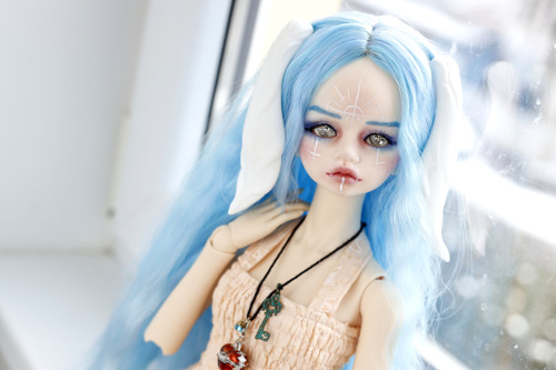 Here is my DiM Bellosse in normal skin. I knew I wanted a fantasy faceup for her, but I wanted it mo