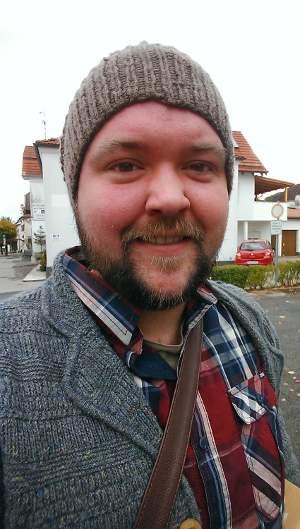 beardsftw:  lutzek:  Just a quick walk.  [[ Follow BeardsFTW! ]] 