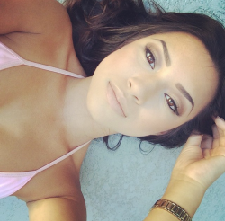 http://instagram.com/missjuliakelly