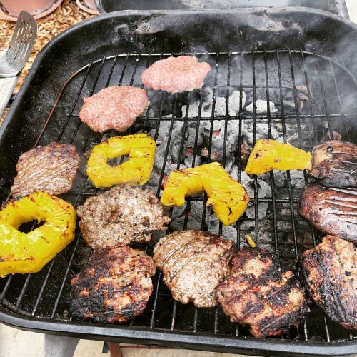 Dinner. #burgers #grilling #portabellamushrooms #cheeseburger #grilledpineapple #desertlife (at Las 