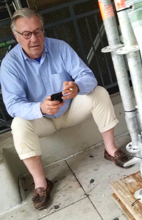 oldchaser: wrinkleshop: dilferotica:That spread Mmmhhhhmmmmmmmmmm…. he’s ready to seed!