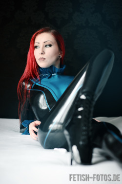 latexcrazy:  Vaine Villaine and the latex catsuit Mystique pictures: fetish-fotos.de https://www.latexcrazy.com FREE made-to-measure tailoring FREE chlorination 100% handmade in Germany Radical Rubber &amp; 4D Supatex in all colors 