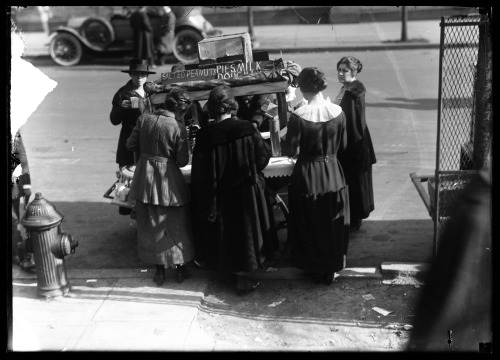 1915-1923. “Street vendor, salted peanuts, pies, milk, doughnuts. Washington, D.C." Harri