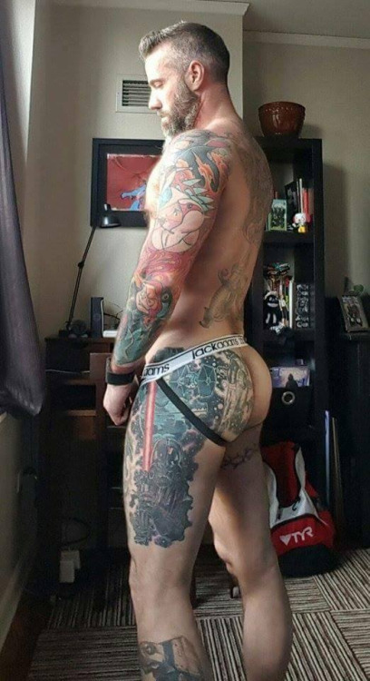 cockobsessedgay:  I also run a webcam. You guys can see me here. It is completely