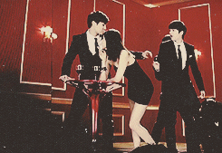 baekhanology:  pervert myungsoo on the loose 